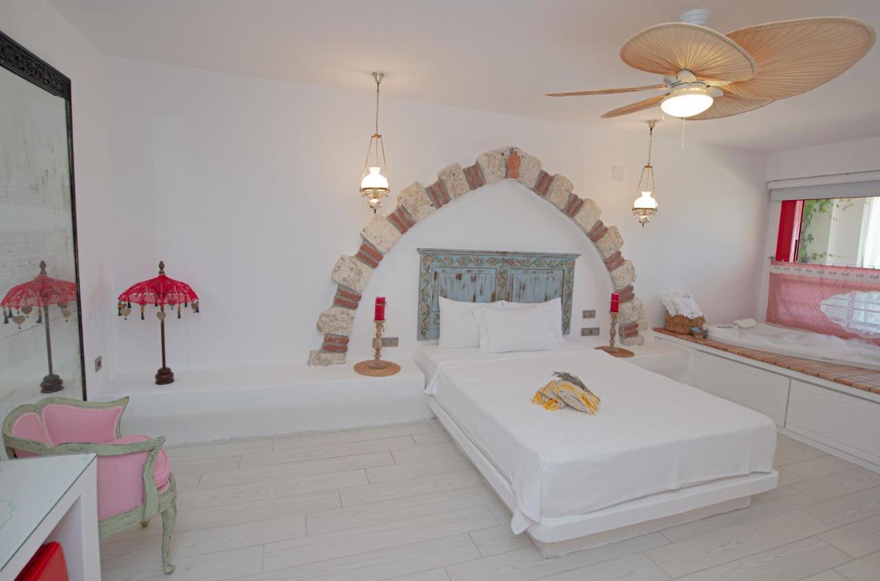 Villa Taraca Alacati Romantik Otel (Adults Only) Εξωτερικό φωτογραφία